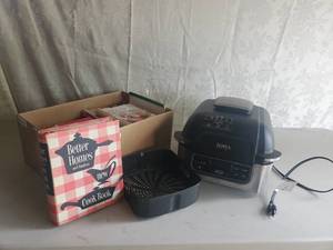 lot 153 image: Ninja Food indoor Grill Air Fryer roaster and more with Cook Books