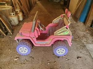 lot 159 image: Very Cool Barbie Crusin Toons 4x4  Needs a battery