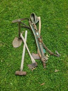 lot 172 image: Axes Sledge hammer Camp Shovel and more