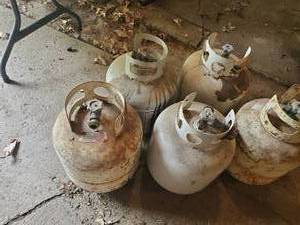 lot 175 image: 5 Propane Tanks