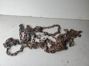 lot 185 image: Group of Tow Chains