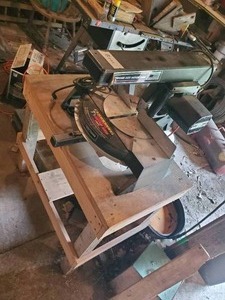 lot 187 image: Craftsman 7 12 inch Compound Miter Saw with Table