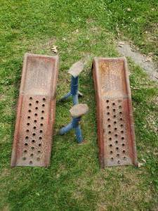 lot 188 image: 2 Heavy Duty Car Ramps and tire Supports