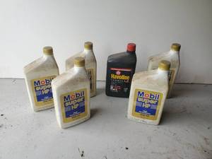lot 194 image: 6 Quarts of unused Motor oil