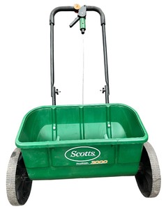 lot 37 image: Scotts Accu-Green 3000 Push Drop Fertilizer Spreader