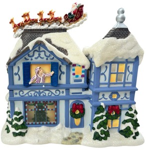lot 246 image: The Night Before Christmas Musical Tealight House by PartyLite