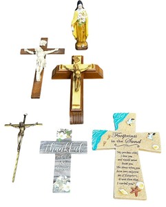 lot 222 image: Cross  Crucifix Bundle