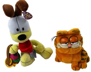 lot 233 image: Vintage Plush Bundle, Garfield and Odie Plush Set   late 70s, early 80s