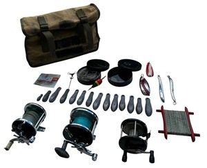 lot 373 image: Vintage Fishing Equipment  Bundle