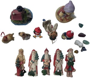 lot 329 image: Garden Gnomes Bundle