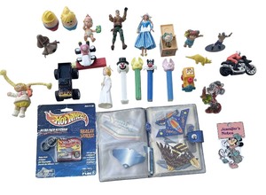lot 355 image: Vtg Toys, PEZ a collection of various vintage or collectible items