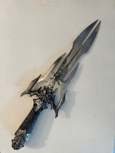 lot 403 image: DaggerSword Bundle 8