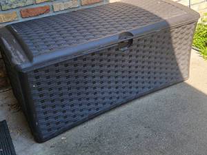 lot 62 image: Suncast Garden Storage Chest