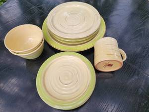 lot 103 image: Zirke Portofino Hand Painted Tableware