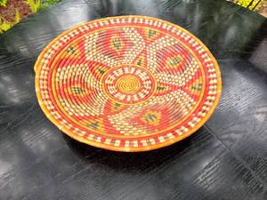 lot 104 image: Vibrant Mexico Basket Tray