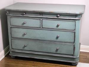 lot 27 image: Charming Blue Painted Farmhouse Dresser