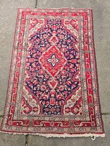 lot 17 image: Gorgeous Vintage Persian Dargazine Wool Area Rug - Scarlet  Navy