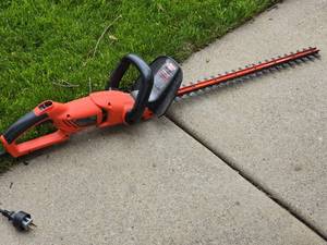 lot 97 image: Black & Decker Hedge Hog 24 Hedge Trimmer
