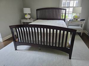 lot 23 image: Striking Modern Queen Size Bed Set