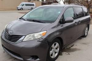 2011 Toyota Sienna LE 7-Passenger Auto Access Seat 4dr Mini-Van