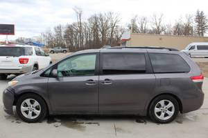 2011 Toyota Sienna LE 7-Passenger Auto Access Seat 4dr Mini-Van