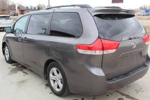 2011 Toyota Sienna LE 7-Passenger Auto Access Seat 4dr Mini-Van