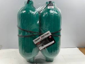 lot 8 image: 30 BOAT FENDERS