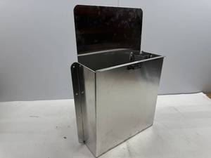 lot 32 image: WALL MOUNTED JACK HOLDER