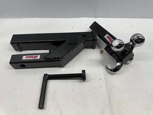 lot 45 image: TRACTOR BUCKET RECEIVER ADAPTER