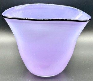 lot 7 image: Unique Peter Zelle Purple Art Glass Vase - Signed