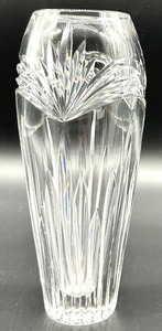 lot 15 image: Marquis by Waterford Crystal Vase with Starburst Design