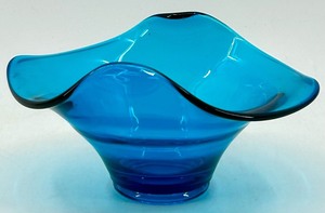 lot 19 image: Vintage Viking Blue Art Glass Vase with Ruffled Rim