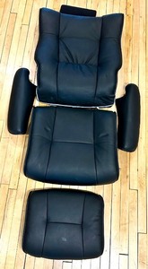 lot 30 image: Fjords Hjellegjerde Leather Recliner Replacement Cushion Set