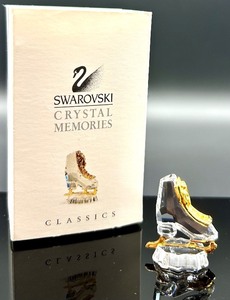 lot 43 image: Swarovski Crystal Memories Classics Ice Skate Miniature Figurine