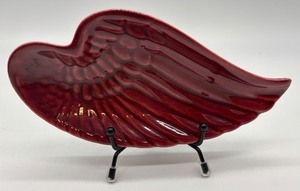 lot 61 image: Red Wing Potteries USA Wing-Shaped Ceramic Dish