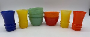 lot 71 image: Set of 4 Vintage Colorful Anchor Hocking Drinking Glasses and 5 Anderson Erickson Dairy Swirl Bowls