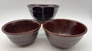 lot 72 image: Set of 3 Vintage Marcrest Stoneware Mixing Bowls