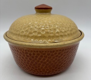 lot 73 image: Set of 2 Vintage Oven Ware 1 Bean Pot, 1 Bean, Soup bowl, both with Lids