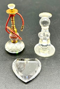 lot 159 image: Set of 3 Crystal Figurines - Hookah, Angel, and Heart Trinket