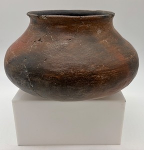 lot 118 image: Vintage Handcrafted Teracota Sotho Clay Pot with Rustic Patina