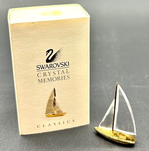 lot 138 image: Swarovski Crystal Memories Sailboat Miniature