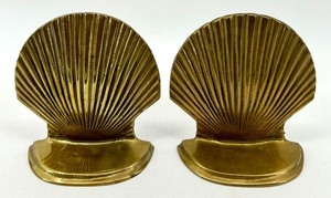 lot 163 image: Pair of Vintage Mid Century Brass Shell Bookends