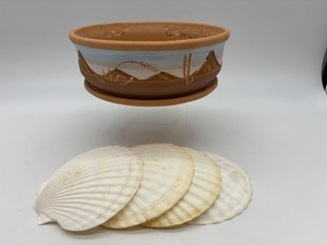 lot 185 image: Decorative Vintage Gordon Potter Terracotta Planter with Desert Scene and 4 Natural Seashells