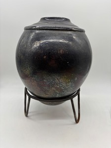 lot 186 image: Vintage Roku Ceramic Pot with Metal Stand