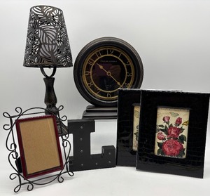 lot 194 image: Decorative Home Decor Set Including Lamp, Clock, Photo Frames and More