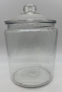 lot 197 image: Clear Glass Storage Jar with Lid