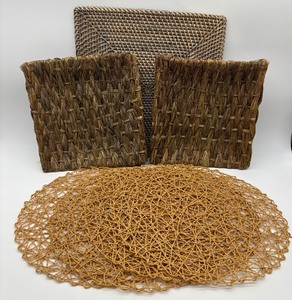 lot 201 image: Set of Rustic Wicker Trays, Square Ratan Mat and 4 Round Straw Placemats