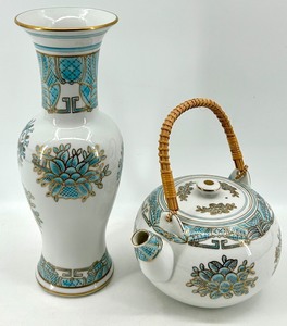 lot 213 image: Candrea Japanese Porcelain Vase and Teapot with Floral Design