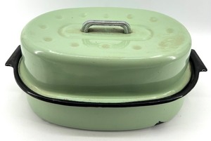 lot 224 image: Vintage Green Enamel Graniteware Roaster