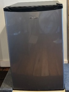 lot 226 image: Whirlpool Compact Refrigerator with Freezer Compartment